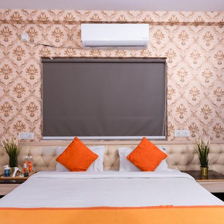 Iris At Nest Hotell Hyderabad Exteriör bild