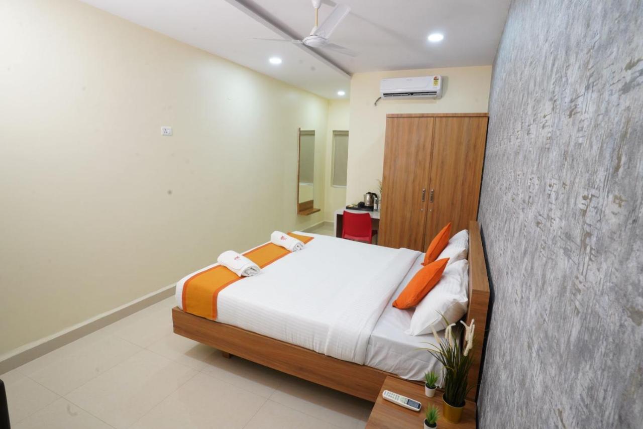 Iris At Nest Hotell Hyderabad Exteriör bild