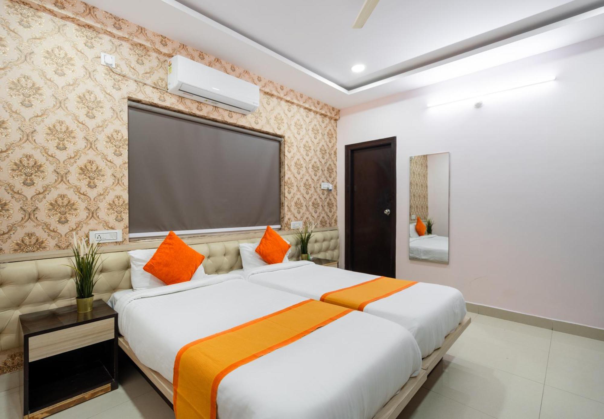 Iris At Nest Hotell Hyderabad Exteriör bild